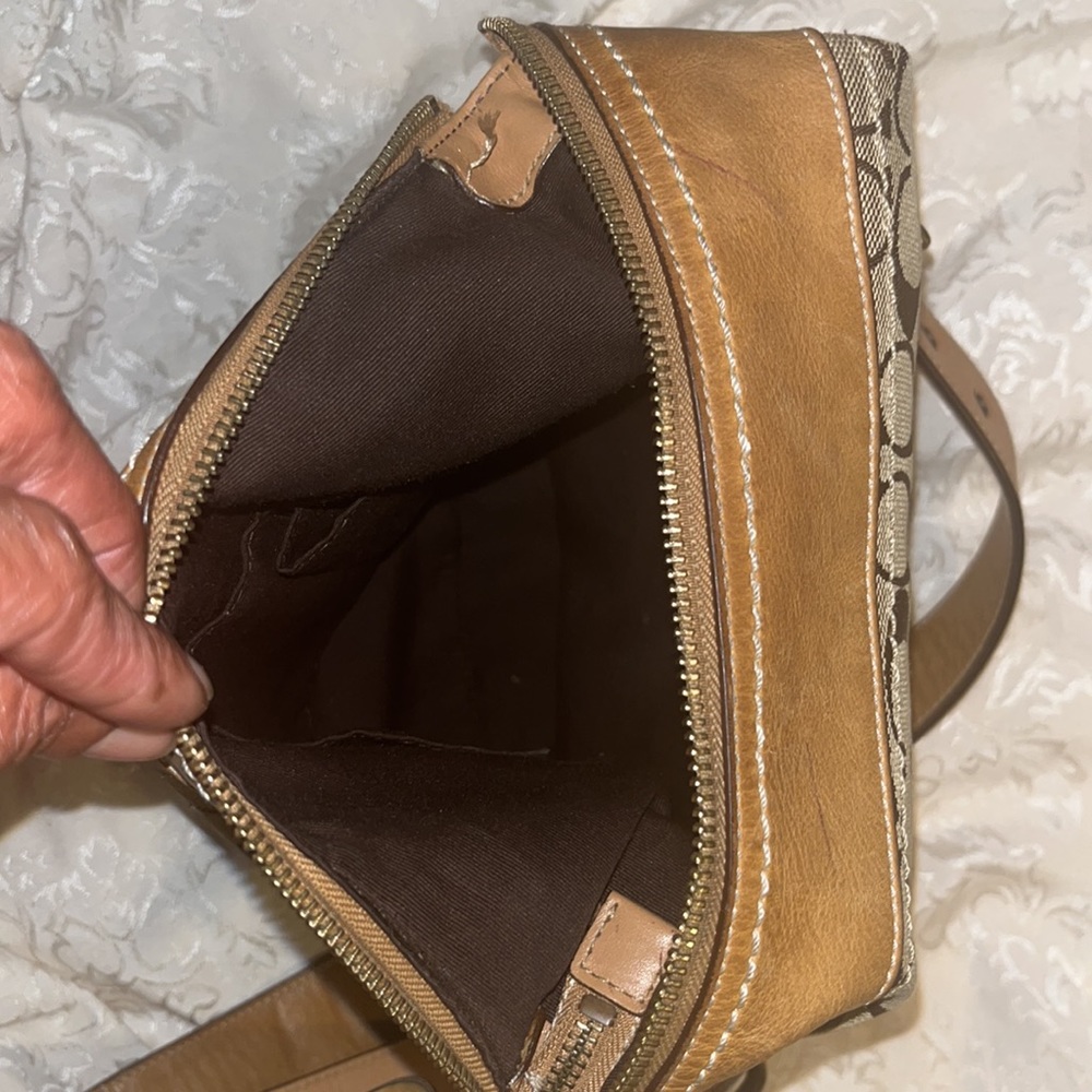 Authentic Coach Handbag. - Picture 2 of 6